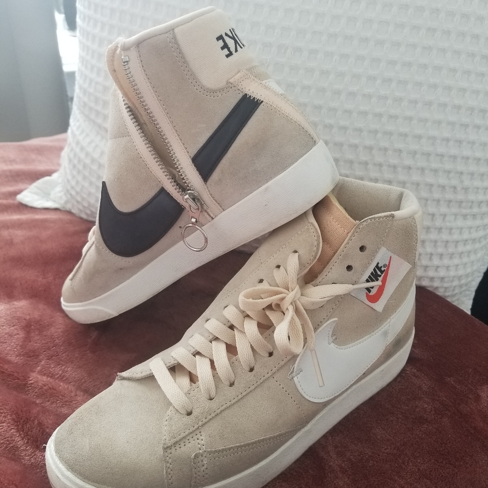 Nike - Picture 3 of 3